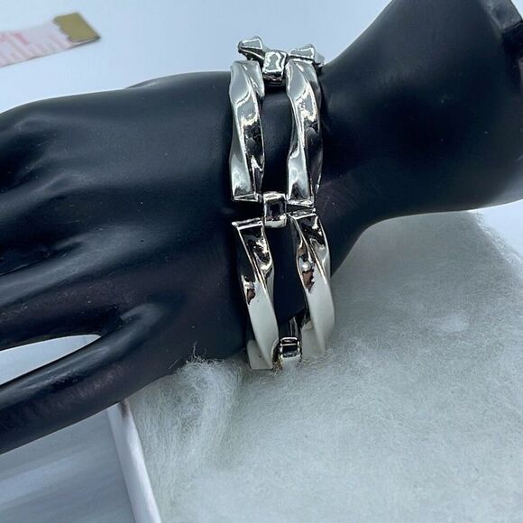 Vintage silver tone wave  link bracelet. - Picture 2 of 7